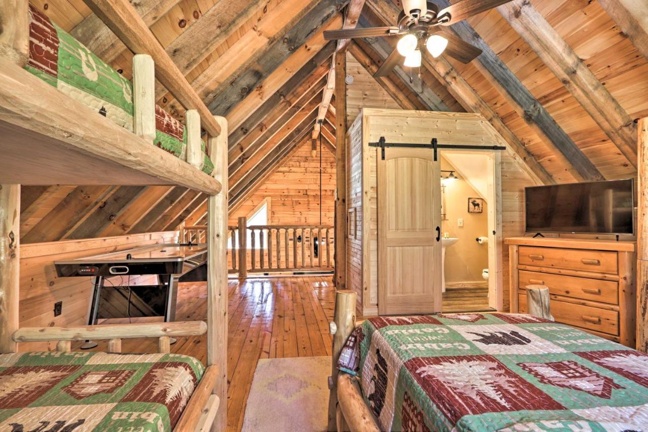 Gatlinburg Cabin With Loft And Game Room 1 Mi To Town Екстериор снимка