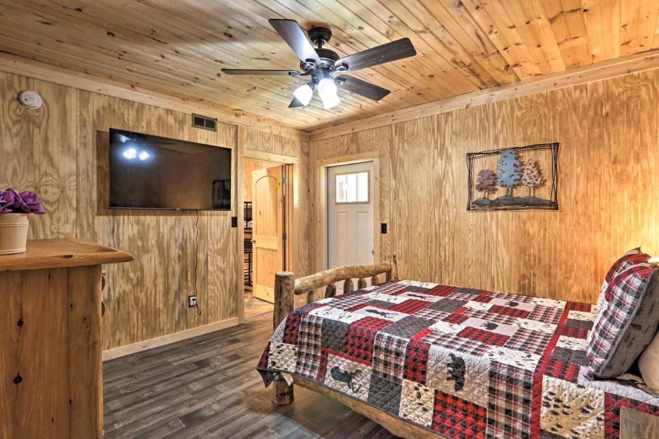 Gatlinburg Cabin With Loft And Game Room 1 Mi To Town Екстериор снимка