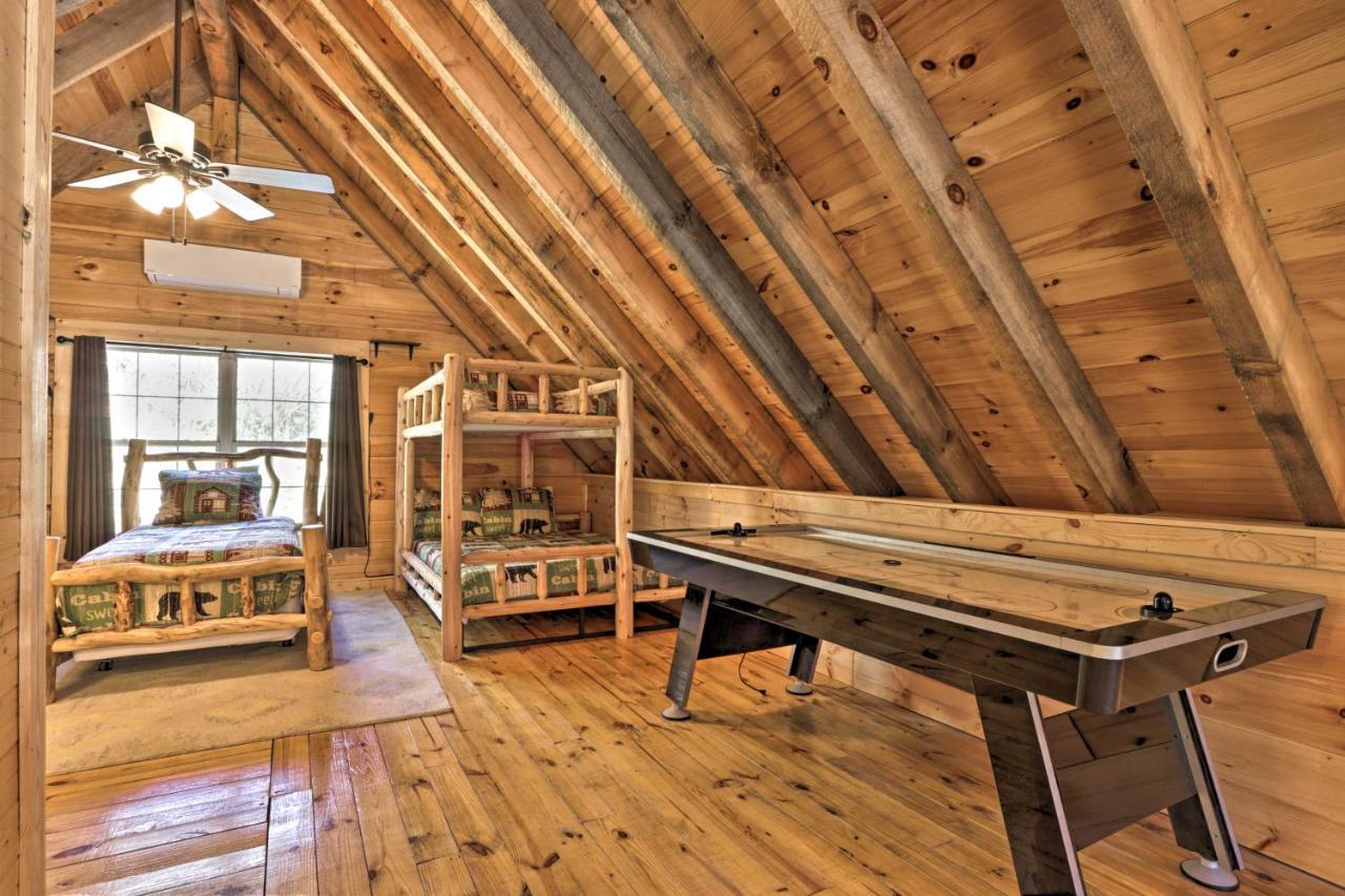 Gatlinburg Cabin With Loft And Game Room 1 Mi To Town Екстериор снимка