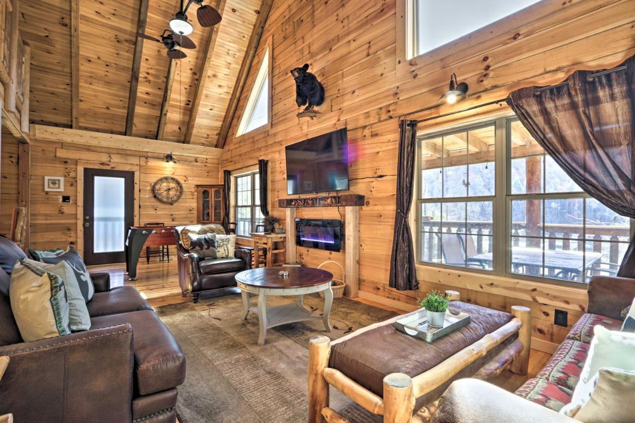 Gatlinburg Cabin With Loft And Game Room 1 Mi To Town Екстериор снимка