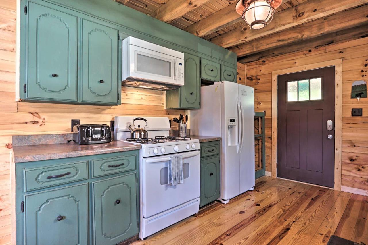 Gatlinburg Cabin With Loft And Game Room 1 Mi To Town Екстериор снимка