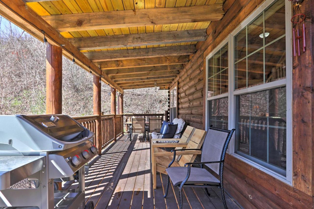 Gatlinburg Cabin With Loft And Game Room 1 Mi To Town Екстериор снимка