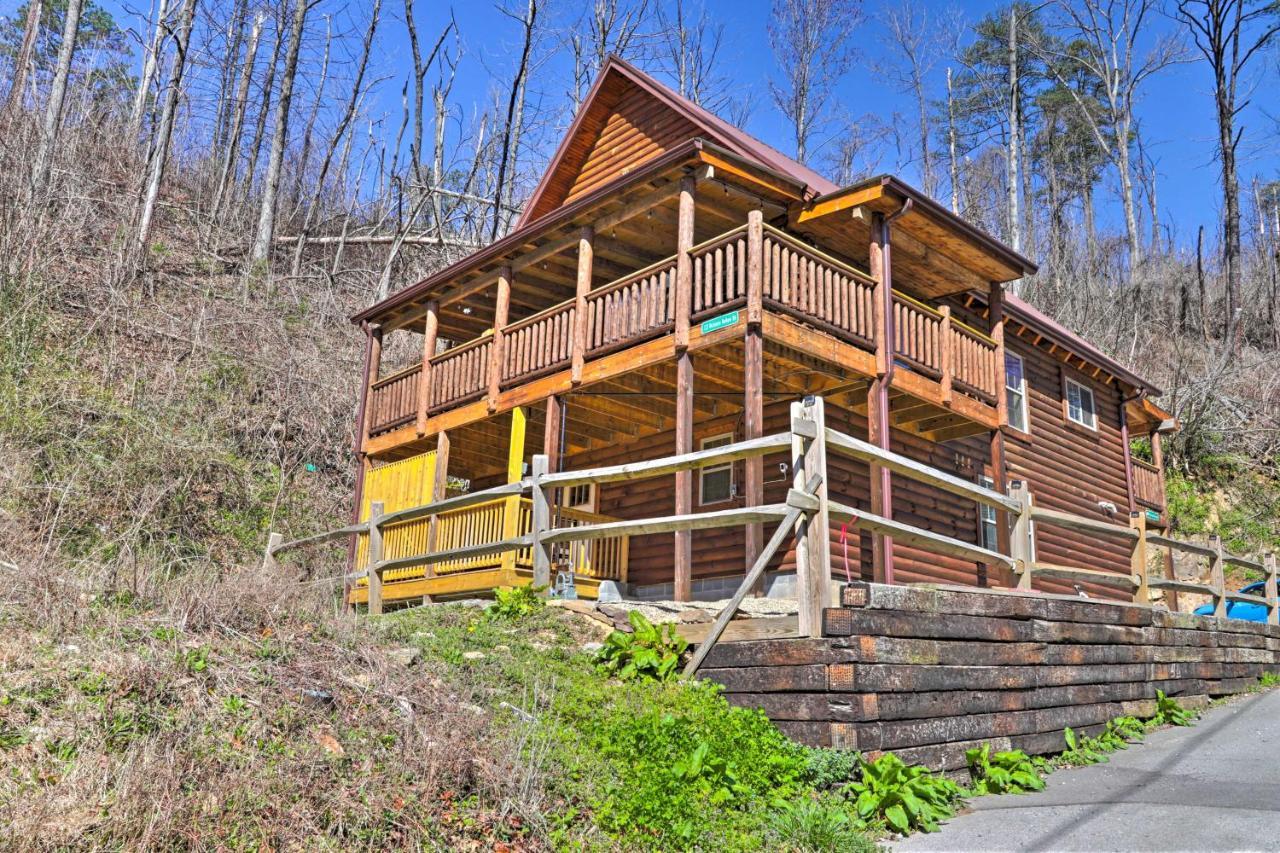 Gatlinburg Cabin With Loft And Game Room 1 Mi To Town Екстериор снимка