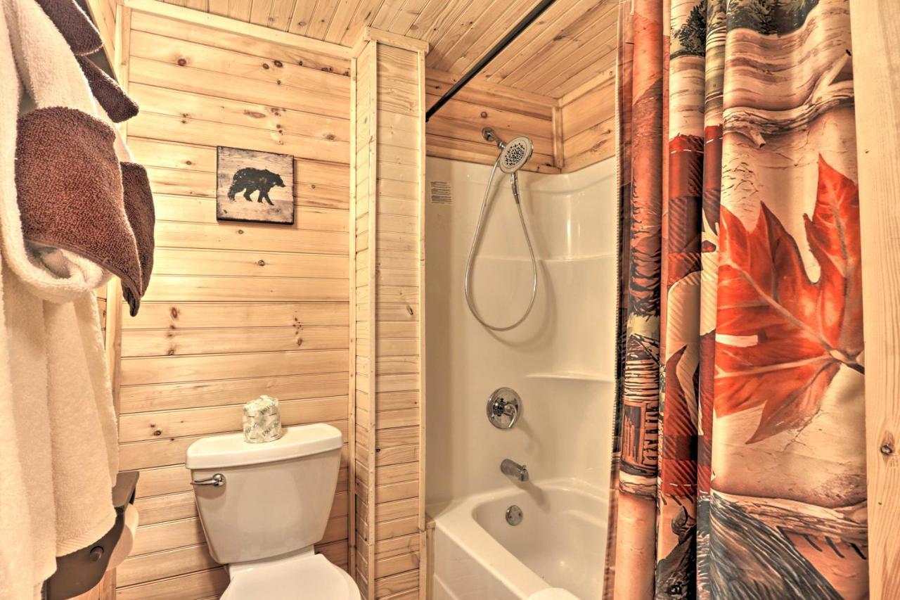 Gatlinburg Cabin With Loft And Game Room 1 Mi To Town Екстериор снимка