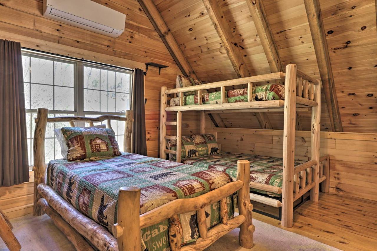 Gatlinburg Cabin With Loft And Game Room 1 Mi To Town Екстериор снимка